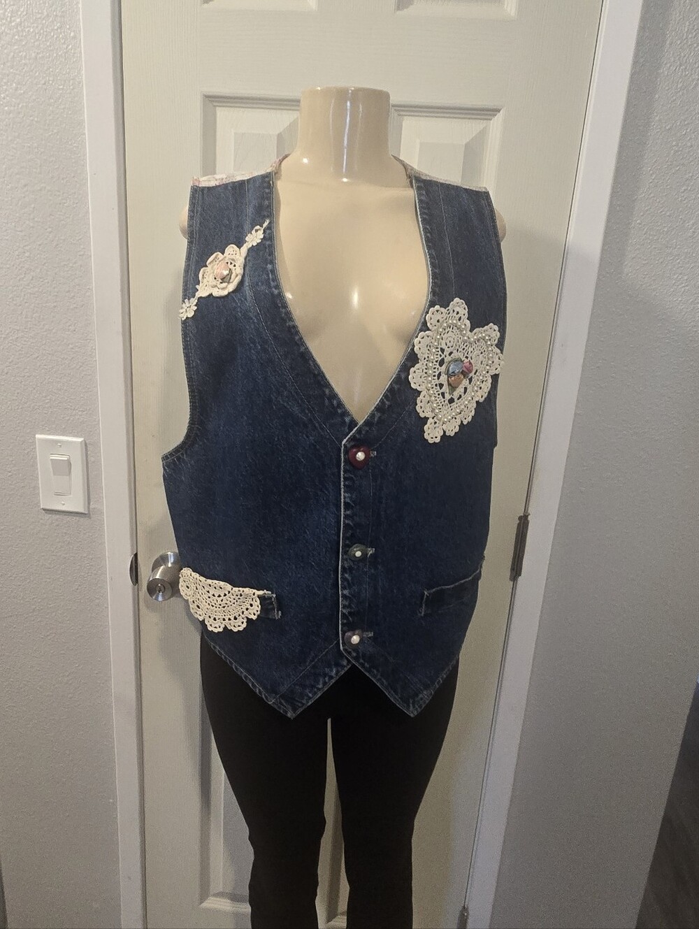 Vintage‎  Denim Vest Crochet Lace Doily Roses  Large